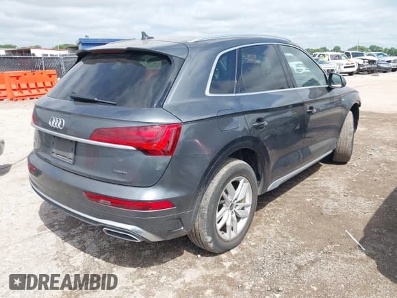 ✅ 2023 Audi Q5 S line Premium • VIN: WA1GAAFY8P2034467 • Lot: 42188731. Wystawiony na IAAI z przebiegiem 35 864 mil. Bezpłatny archiwum sprzedaży aukcyjnych z USA i szczegółowy raport historii pojazdu na DreamBid. Zdjęcie 4.
