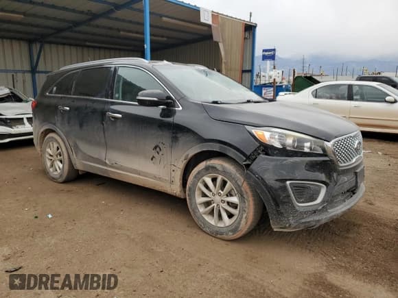 ✅ 2017 Kia Sorento LX • VIN: 5XYPGDA53HG209816 • Lot: 44679745. Listed on Copart with 95,022 mi. Free auction sales archive from the USA and detailed vehicle history report at DreamBid. Image 4.