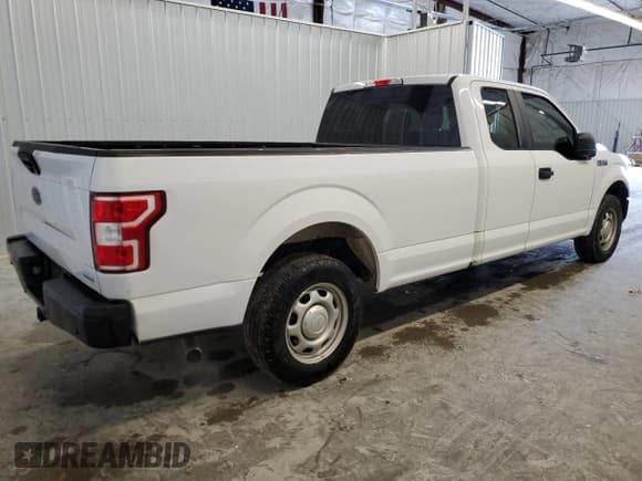 ✅ 2018 Ford F-150 XL • VIN: 1FTFX1CG6JKF43024 • Lot: 92707625. Wystawiony na Copart z przebiegiem 117 412 mil. Bezpłatny archiwum sprzedaży aukcyjnych z USA i szczegółowy raport historii pojazdu na DreamBid. Zdjęcie 3.