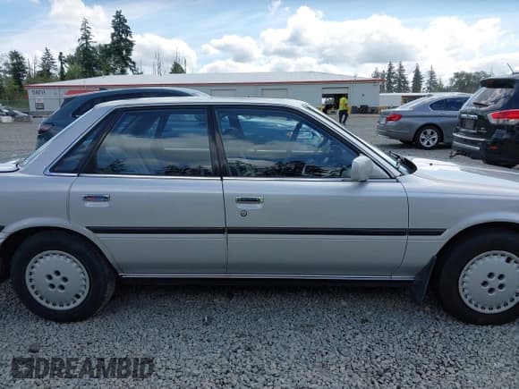 ✅ 1988 Toyota Camry LE • VIN: JT2SV22E9J3261621 • Lot: 42543098. Wystawiony na IAAI z przebiegiem 154 582 mil. Bezpłatny archiwum sprzedaży aukcyjnych z USA i szczegółowy raport historii pojazdu na DreamBid. Zdjęcie 13.