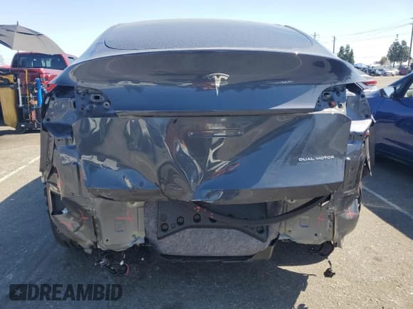 ✅ 2022 Tesla Model Y Long Range • VIN: 7SAYGDEE3NF507044 • Lot: 57560425. Wystawiony na Copart z przebiegiem 46 853 mil. Bezpłatny archiwum sprzedaży aukcyjnych z USA i szczegółowy raport historii pojazdu na DreamBid. Zdjęcie 6.