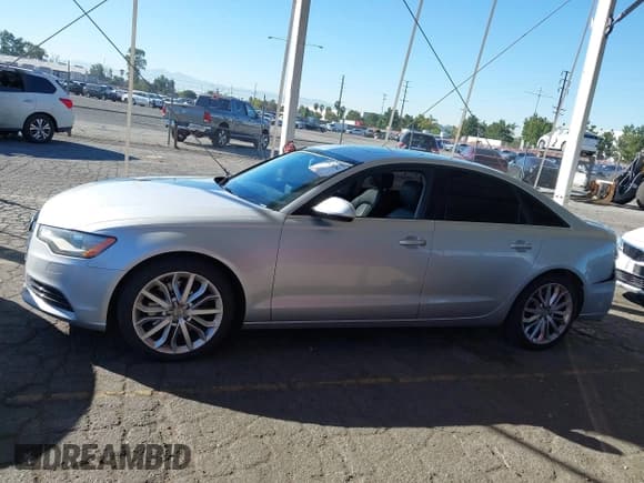✅ 2014 Audi A6 Premium Plus • VIN: WAUGFAFC5EN036309 • Lot: 43470364. Wystawiony na IAAI z przebiegiem 188 865 mil. Bezpłatny archiwum sprzedaży aukcyjnych z USA i szczegółowy raport historii pojazdu na DreamBid. Zdjęcie 14.