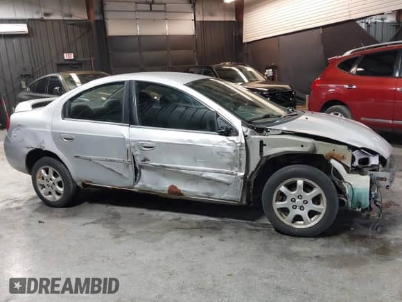 2005 Dodge Neon SXT z VIN 1B3ES56C85D257813, wystawiony jako IAAI lot #42001891 z przebiegiem 200 689 mil mil oraz . Historia ofert i sprzedaży dostępna na DreamBid. Obrazek 14.