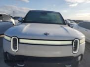 ✅ 2023 Rivian R1S Adventure • VIN: 7PDSGABAXPN004854 • Lot: 75369664. Wystawiony na Copart z przebiegiem Nie podano. Bezpłatny archiwum sprzedaży aukcyjnych z USA i szczegółowy raport historii pojazdu na DreamBid. Zdjęcie 5.