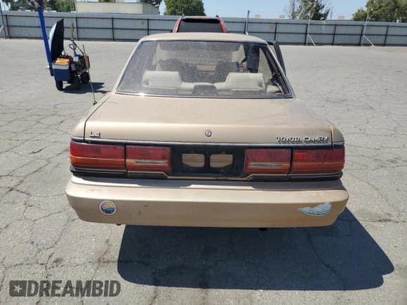 ✅ 1990 Toyota Camry • VIN: 4T1SV22E0LU247672 • Lot: 70946385. Wystawiony na Copart z przebiegiem 277 952 mil. Bezpłatny archiwum sprzedaży aukcyjnych z USA i szczegółowy raport historii pojazdu na DreamBid. Zdjęcie 6.