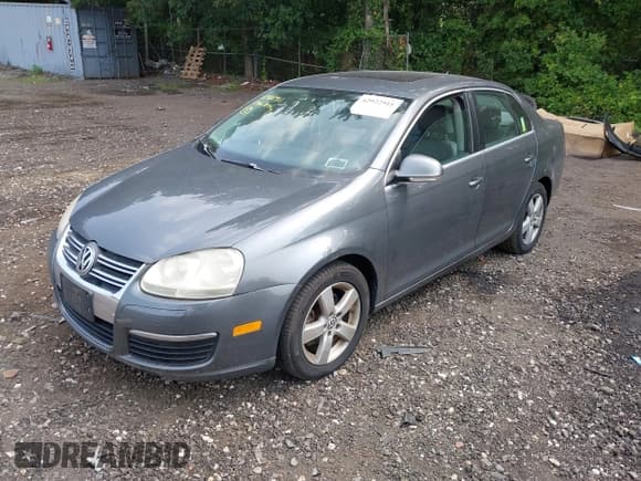 ✅ 2009 Volkswagen Jetta SE • VIN: 3VWRZ71K99M143509 • Lot: 42922911. Listed on IAAI with 133,728 mi. Free auction sales archive from the USA and detailed vehicle history report at DreamBid. Image 2.