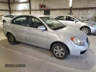 2009 Hyundai Accent Auto GLS z VIN KMHCN46C99U306008, wystawiony jako Copart lot #74152544 z przebiegiem 124 576 mil mil oraz Szkoda całkowita • Salvage title. Historia ofert i sprzedaży dostępna na DreamBid. Obrazek 4.