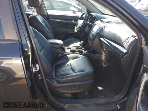 ✅ 2014 Kia Sorento EX • VIN: 5XYKU4A71EG475836 • Lot: 43001809. Wystawiony na IAAI z przebiegiem 172 168 mil. Bezpłatny archiwum sprzedaży aukcyjnych z USA i szczegółowy raport historii pojazdu na DreamBid. Zdjęcie 5.