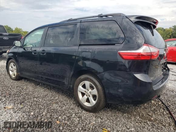 ✅ 2016 Toyota Sienna LE AAS • VIN: 5TDKK3DCXGS731552 • Лот: 70735965. Опубликован ранее на Copart с пробегом 140 410 миль. Бесплатный доступ к архиву аукционных продаж из США и подробный отчёт об истории автомобиля на DreamBid. Изображение 2.