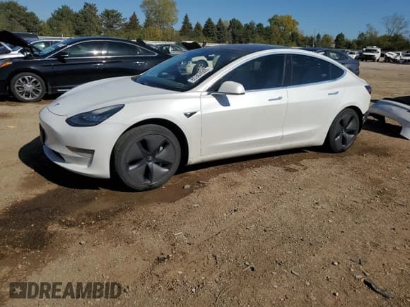 ✅ 2020 Tesla Model 3 Standard Range Plus • VIN: 5YJ3E1EA8LF703650 • Lot: 85364505. Wystawiony na Copart z przebiegiem 61 687 mil. Bezpłatny archiwum sprzedaży aukcyjnych z USA i szczegółowy raport historii pojazdu na DreamBid. Zdjęcie 1.