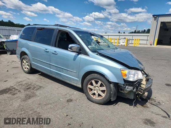 ✅ 2008 Chrysler Town & Country Touring • VIN: 2A8HR54P38R651792 • Lot: 69371285. Listed on Copart with Not provided. Free auction sales archive from the USA and detailed vehicle history report at DreamBid. Image 4.