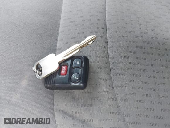 ✅ 2008 Ford Econoline Passenger XL • VIN: 1FBSS31L18DA81659 • Lot: 42526267. Wystawiony na IAAI z przebiegiem 193 114 mil. Bezpłatny archiwum sprzedaży aukcyjnych z USA i szczegółowy raport historii pojazdu na DreamBid. Zdjęcie 11.