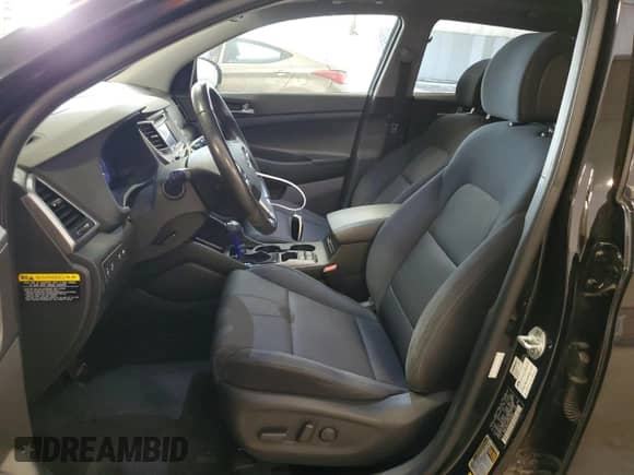 2017 Hyundai Tucson Sport z VIN KM8J33A24HU553893, wystawiony jako Copart lot #81850935 z przebiegiem 95 648 mil mil oraz Szkoda całkowita • Salvage title. Historia ofert i sprzedaży dostępna na DreamBid. Obrazek 7.