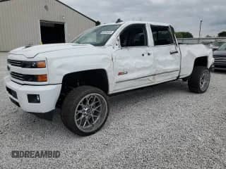 2019 Chevrolet Silverado 2500HD LTZ z VIN 1GC1KTEY1KF189031, wystawiony jako Copart lot #69728205 z przebiegiem 80 799 mil mil oraz Szkoda całkowita • Salvage title. Historia ofert i sprzedaży dostępna na DreamBid. Obrazek 1.