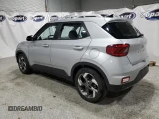 ✅ 2021 Hyundai Venue SEL • VIN: KMHRC8A33MU104126 • Lot: 80078714. Wystawiony na Copart z przebiegiem 129 505 mil. Bezpłatny archiwum sprzedaży aukcyjnych z USA i szczegółowy raport historii pojazdu na DreamBid. Zdjęcie 2.