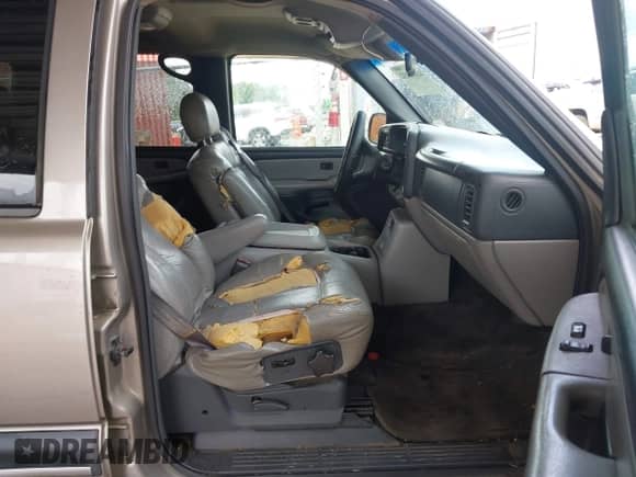 2001 Chevrolet Tahoe LT z VIN 1GNEK13T51J186505, wystawiony jako IAAI lot #42648332 z przebiegiem 282 884 mil mil oraz . Historia ofert i sprzedaży dostępna na DreamBid. Obrazek 5.