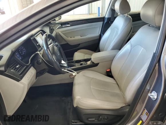 ✅ 2019 Hyundai Sonata Limited • VIN: 5NPE34AF4KH729647 • Lot: 90519035. Listed on Copart with 84,126 mi. Free auction sales archive from the USA and detailed vehicle history report at DreamBid. Image 7.