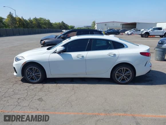 ✅ 2022 BMW 2 Series 228i • VIN: WBA53AK04N7K90514 • Lot: 42630065. Wystawiony na IAAI z przebiegiem 31 036 mil. Bezpłatny archiwum sprzedaży aukcyjnych z USA i szczegółowy raport historii pojazdu na DreamBid. Zdjęcie 14.