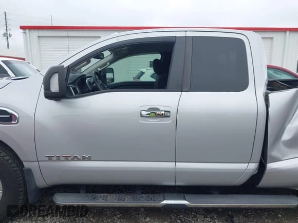 ✅ 2017 Nissan Titan SV • VIN: 1N6AA1C50HN562801 • Lot: 42702143. Wystawiony na IAAI z przebiegiem 90 233 mil. Bezpłatny archiwum sprzedaży aukcyjnych z USA i szczegółowy raport historii pojazdu na DreamBid. Zdjęcie 14.