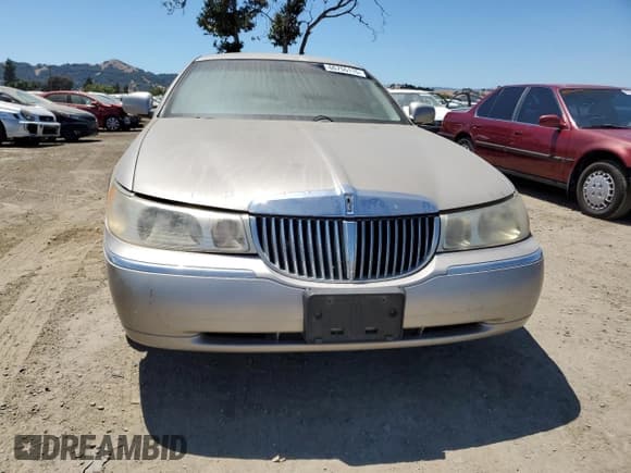 ✅ 2001 Lincoln Town Car Executive • VIN: 1LNHM81W71Y622098 • Lot: 66755115. Listed on Copart with 182,621 mi. Free auction sales archive from the USA and detailed vehicle history report at DreamBid. Image 5.