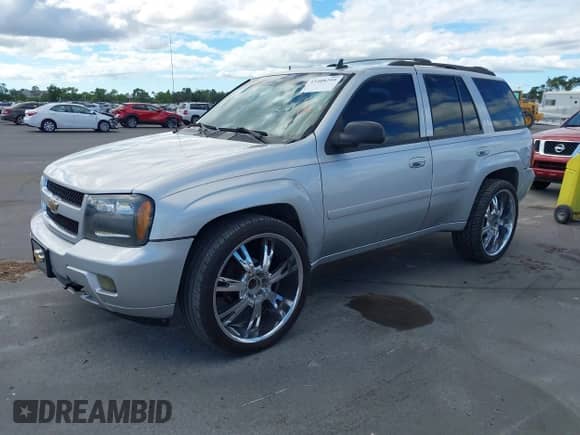 2009 Chevrolet TrailBlazer 1LT с VIN 1GNDT33S292104795, выставлен на аукционе IAAI как лот 43408259 с пробегом Не указан миль и . История ставок и продаж доступна на DreamBid. Изображение 2.