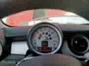 2009 MINI Hardtop z VIN WMWMF33539TW70482, wystawiony jako Copart lot #86130595 z przebiegiem 120 031 mil mil oraz Szkoda całkowita • Salvage title. Historia ofert i sprzedaży dostępna na DreamBid. Obrazek 9.