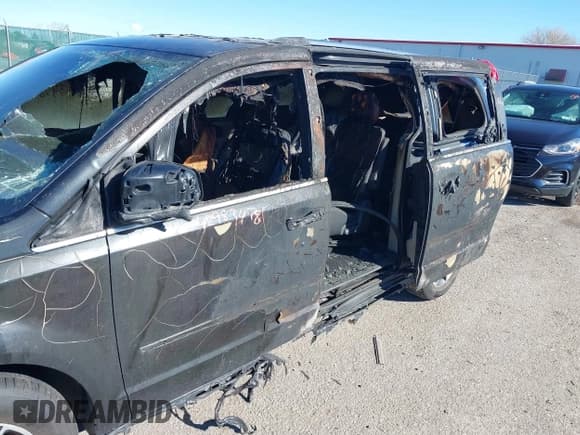 ✅ 2017 Dodge Grand Caravan SXT • VIN: 2C4RDGCG4HR677308 • Lot: 42983478. Listed on IAAI with 112,000 mi. Free auction sales archive from the USA and detailed vehicle history report at DreamBid. Image 6.