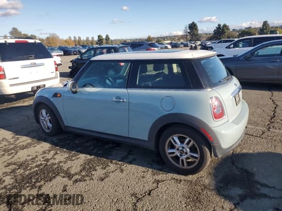 ✅ 2013 MINI Hardtop • VIN: WMWSU3C55DT689959 • Лот: 93443645. Опубликован ранее на Copart с пробегом 86 934 миль. Бесплатный доступ к архиву аукционных продаж из США и подробный отчёт об истории автомобиля на DreamBid. Изображение 2.