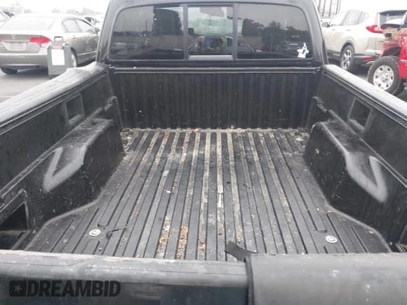 ✅ 2010 Toyota Tacoma • VIN: 5TEUU4ENXAZ739234 • Lot: 43156081. Listed on IAAI with 125,001 mi. Free auction sales archive from the USA and detailed vehicle history report at DreamBid. Image 18.