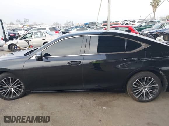 ✅ 2022 Lexus ES 300h • VIN: 58ADA1C16NU024218 • Lot: 43194896. Wystawiony na IAAI z przebiegiem 110 795 mil. Bezpłatny archiwum sprzedaży aukcyjnych z USA i szczegółowy raport historii pojazdu na DreamBid. Zdjęcie 14.