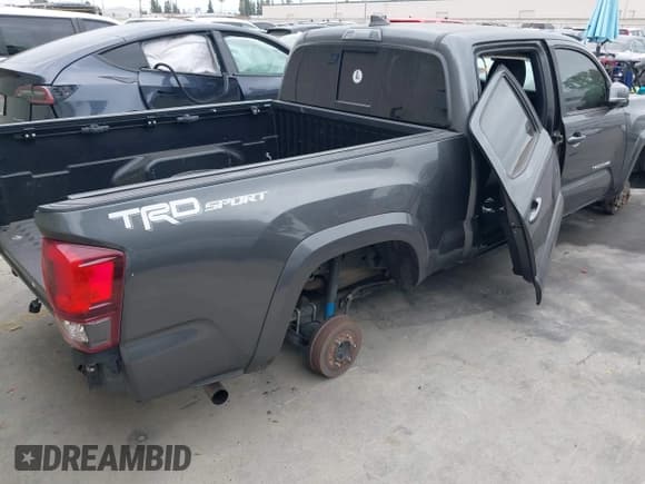 ✅ 2019 Toyota Tacoma SR5 • VIN: 3TMBZ5DN2KM022003 • Lot: 42760721. Listed on IAAI with 60,945 mi. Free auction sales archive from the USA and detailed vehicle history report at DreamBid. Image 4.