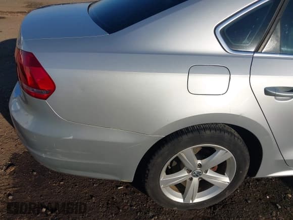 ✅ 2012 Volkswagen Passat SE • VIN: 1VWBP7A34CC019110 • Lot: 43634984. Listed on IAAI with 207,089 mi. Free auction sales archive from the USA and detailed vehicle history report at DreamBid. Image 21.