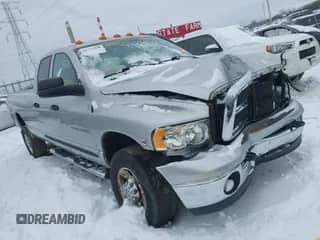 2005 Dodge 3500 SLT z VIN 3D7LS38C45G825555, wystawiony jako IAAI lot #41225480 z przebiegiem 111 757 mil mil oraz . Historia ofert i sprzedaży dostępna na DreamBid. Obrazek 1.