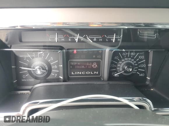 ✅ 2008 Lincoln Navigator • VIN: 5LMFU28538LJ05581 • Lot: 80638965. Wystawiony na Copart z przebiegiem 336 638 mil. Bezpłatny archiwum sprzedaży aukcyjnych z USA i szczegółowy raport historii pojazdu na DreamBid. Zdjęcie 9.