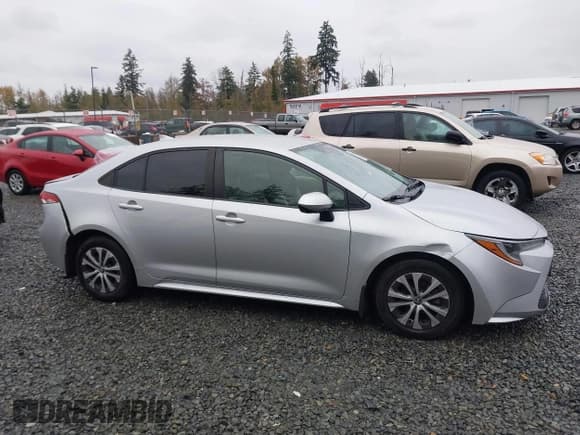 ✅ 2022 Toyota Corolla Hybrid LE • VIN: JTDEAMDE3NJ045628 • Lot: 43593704. Wystawiony na IAAI z przebiegiem 46 758 mil. Bezpłatny archiwum sprzedaży aukcyjnych z USA i szczegółowy raport historii pojazdu na DreamBid. Zdjęcie 14.