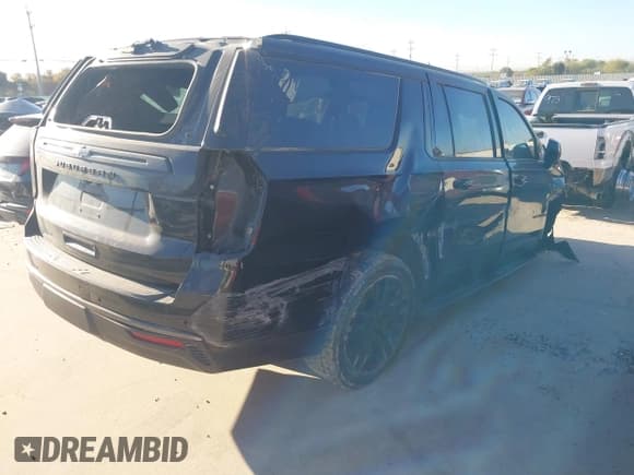 ✅ 2021 Chevrolet Suburban Z71 • VIN: 1GNSKDKD5MR348282 • Лот: 43910018. Опубликован ранее на IAAI с пробегом 212 014 миль. Бесплатный доступ к архиву аукционных продаж из США и подробный отчёт об истории автомобиля на DreamBid. Изображение 4.