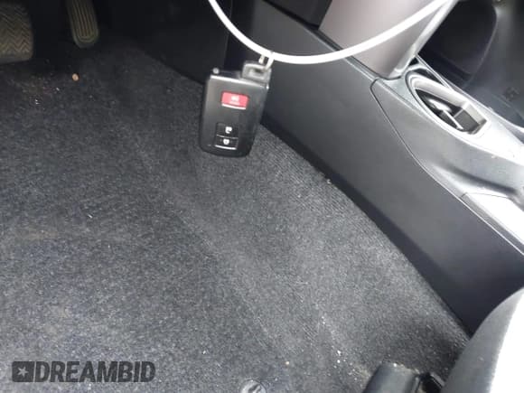 ✅ 2018 Toyota RAV4 XLE • VIN: JTMRFREV0JD234227 • Lot: 43423781. Listed on IAAI with 31,271 mi. Free auction sales archive from the USA and detailed vehicle history report at DreamBid. Image 11.