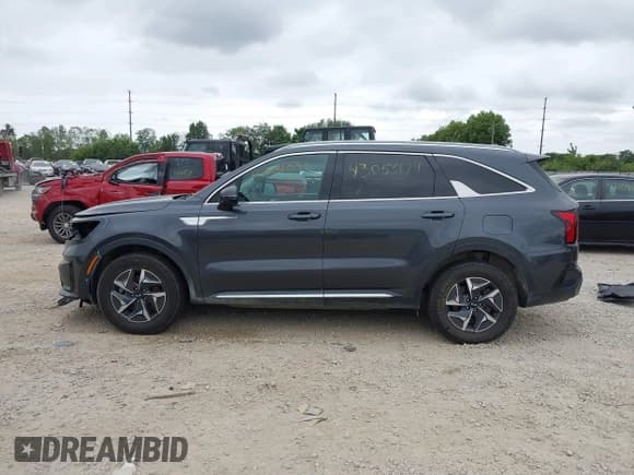 ✅ 2021 Kia Sorento EX • VIN: KNDRH4LG0M5019057 • Lot: 43055674. Wystawiony na IAAI z przebiegiem 83 265 mil. Bezpłatny archiwum sprzedaży aukcyjnych z USA i szczegółowy raport historii pojazdu na DreamBid. Zdjęcie 15.