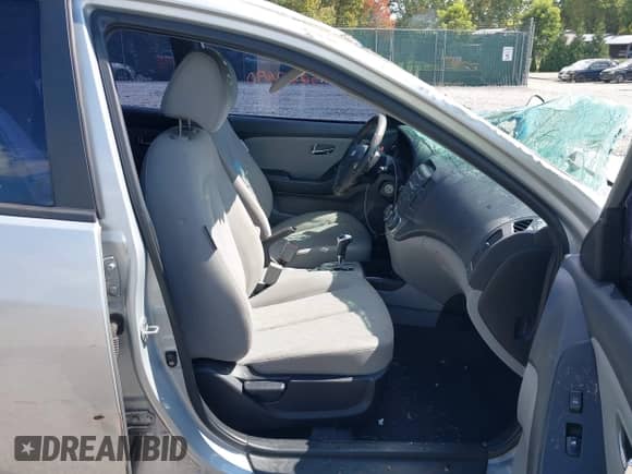 2010 Hyundai Elantra GLS z VIN KMHDU4AD4AU994821, wystawiony jako IAAI lot #43222690 z przebiegiem 91 647 mil mil oraz . Historia ofert i sprzedaży dostępna na DreamBid. Obrazek 5.