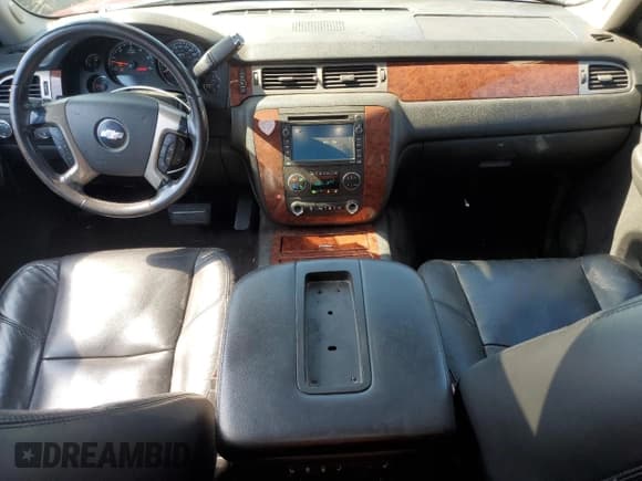 ✅ 2009 Chevrolet Suburban LTZ • VIN: 1GNFK36389R197524 • Lot: 70684524. Wystawiony na Copart z przebiegiem 182 380 mil. Bezpłatny archiwum sprzedaży aukcyjnych z USA i szczegółowy raport historii pojazdu na DreamBid. Zdjęcie 8.