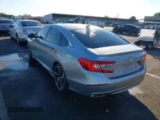 ✅ 2018 Honda Accord Sport • VIN: 1HGCV1F39JA219946 • Lot: 43584183. Wystawiony na IAAI z przebiegiem 105 180 mil. Bezpłatny archiwum sprzedaży aukcyjnych z USA i szczegółowy raport historii pojazdu na DreamBid. Zdjęcie 3.