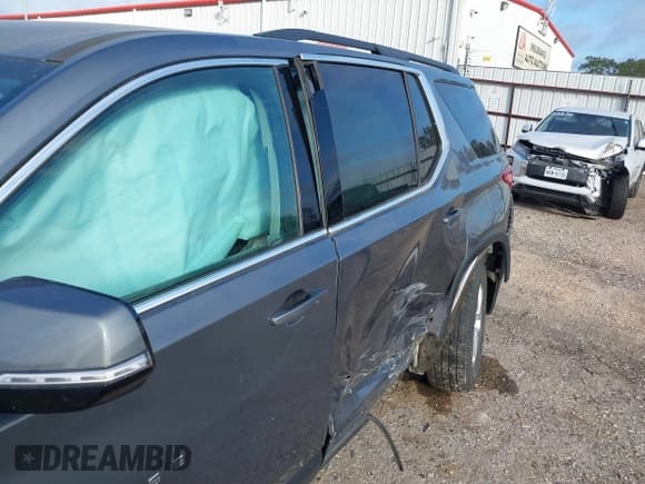 ✅ 2019 Chevrolet Traverse LT Cloth • VIN: 1GNERGKW3KJ116335 • Lot: 43729866. Wystawiony na IAAI z przebiegiem 118 186 mil. Bezpłatny archiwum sprzedaży aukcyjnych z USA i szczegółowy raport historii pojazdu na DreamBid. Zdjęcie 19.