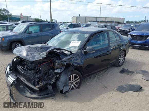 ✅ 2010 Volkswagen Jetta Limited Edition • VIN: 3VWAZ7AJ7AM078474 • Lot: 41945264. Wystawiony na IAAI z przebiegiem 161 362 mil. Bezpłatny archiwum sprzedaży aukcyjnych z USA i szczegółowy raport historii pojazdu na DreamBid. Zdjęcie 2.