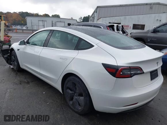 ✅ 2020 Tesla Model 3 Standard Range Plus • VIN: 5YJ3E1EA8LF660377 • Lot: 43582112. Wystawiony na IAAI z przebiegiem 37 420 mil. Bezpłatny archiwum sprzedaży aukcyjnych z USA i szczegółowy raport historii pojazdu na DreamBid. Zdjęcie 3.