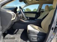 ✅ 2019 Lexus NX 300 • VIN: JTJBARBZ3K2208495 • Lot: 80817585. Wystawiony na Copart z przebiegiem 19 361 mil. Bezpłatny archiwum sprzedaży aukcyjnych z USA i szczegółowy raport historii pojazdu na DreamBid. Zdjęcie 7.