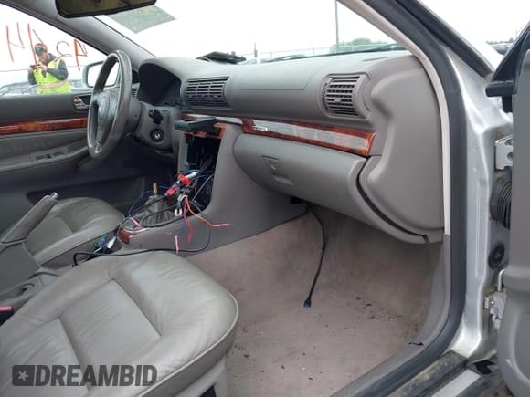 ✅ 2001 Audi A4 • VIN: WAUDH68DX1A010693 • Lot: 42445405. Listed on IAAI with 191,684 mi. Free auction sales archive from the USA and detailed vehicle history report at DreamBid. Image 5.