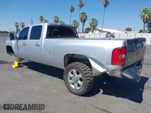 ✅ 2014 Chevrolet Silverado 2500HD LT • VIN: 1GC1KXC82EF139303 • Lot: 42747537. Listed on IAAI with 271,409 mi. Free auction sales archive from the USA and detailed vehicle history report at DreamBid. Image 3.