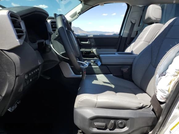 ✅ 2022 Toyota Tundra Limited Hybrid • VIN: 5TFJC5DB9NX009301 • Лот: 64211815. Опубликован ранее на Copart с пробегом 62 064 миль. Бесплатный доступ к архиву аукционных продаж из США и подробный отчёт об истории автомобиля на DreamBid. Изображение 7.