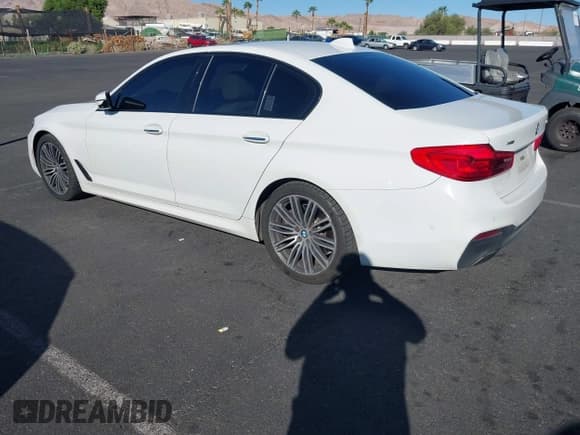 ✅ 2017 BMW 5 Series 540i xDrive • VIN: WBAJE7C34HG887610 • Лот: 43365683. Опубликован ранее на IAAI с пробегом 146 516 миль. Бесплатный доступ к архиву аукционных продаж из США и подробный отчёт об истории автомобиля на DreamBid. Изображение 3.