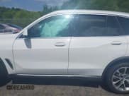 ✅ 2020 BMW X5 sDrive40i • VIN: 5UXCR4C09L9C22141 • Lot: 42624577. Wystawiony na IAAI z przebiegiem Nie podano. Bezpłatny archiwum sprzedaży aukcyjnych z USA i szczegółowy raport historii pojazdu na DreamBid. Zdjęcie 15.